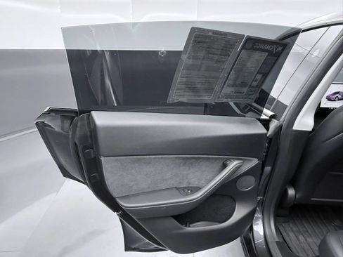 Used 2024 Tesla Model Y Long Range AWD/4WD image 22