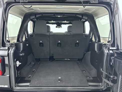 Certified 2025 Jeep Wrangler Unlimited Rubicon image 21