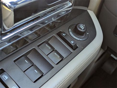 Used 2015 Lincoln Navigator 2WD image 27