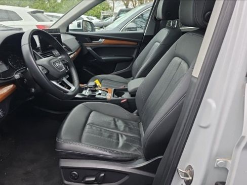 Used 2023 Audi Q5 2.0T Premium w/ Convenience Package image 5