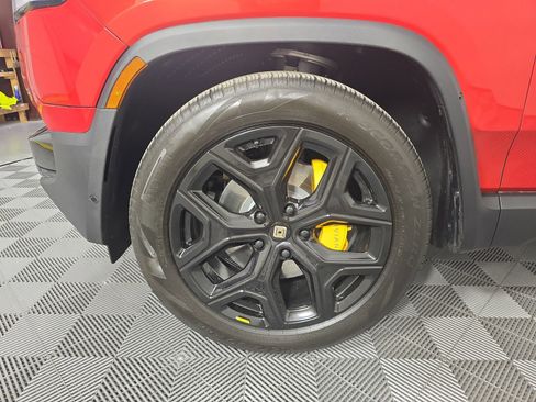 Used 2023 Rivian R1S Adventure image 9