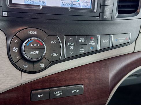 Used 2013 Toyota Sienna Limited w/ Premium Pkg image 15