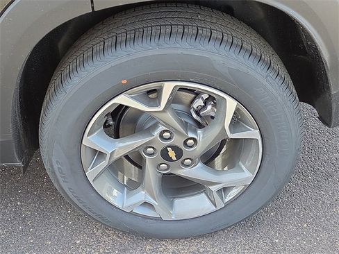 New 2026 Chevrolet Trax LT w/ Sunroof Package image 7