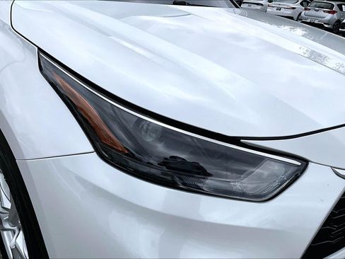 Used 2023 Toyota Highlander LE FWD image 27