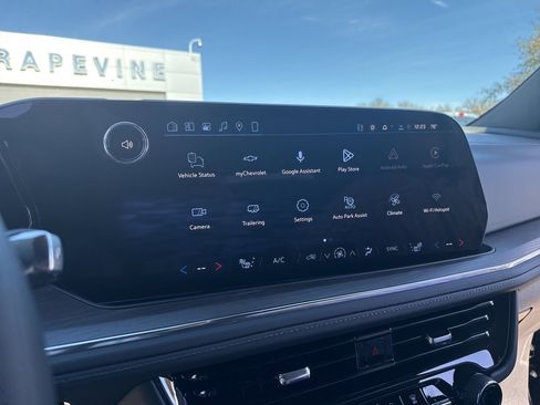 Used 2026 Chevrolet Suburban LT image 4