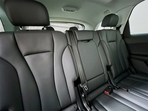 Used 2024 Audi Q7 3.0T Premium image 28