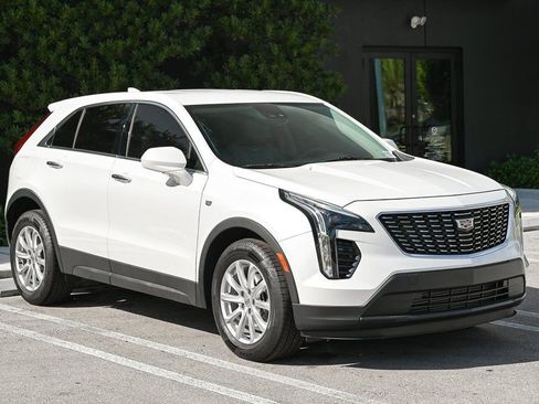 Used 2021 Cadillac XT4 Luxury image 3