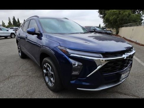 Used 2024 Chevrolet Trax LT w/ LT Convenience Package image 1