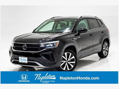 Used 2022 Volkswagen Taos SE FWD image 1