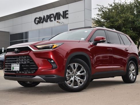 Used 2024 Toyota Grand Highlander FWD image 2