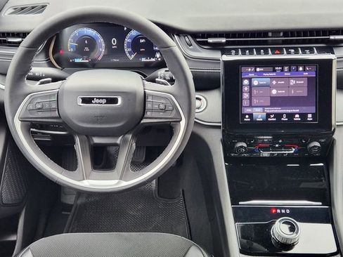 Certified 2024 Jeep Grand Cherokee Altitude image 27