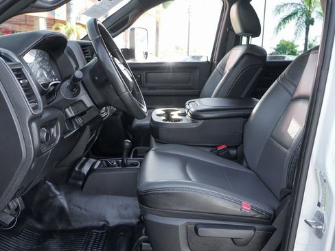 Used 2022 RAM 5500 Tradesman w/ Chrome Appearance Group image 20