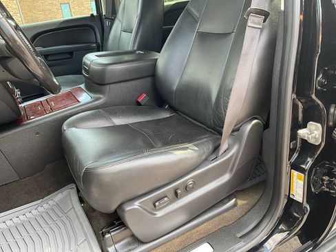 Used 2013 Chevrolet Avalanche LTZ AWD/4WD image 9