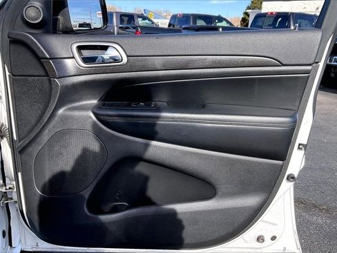 Used 2017 Jeep Grand Cherokee Altitude image 19