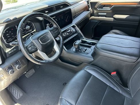 Used 2023 GMC Sierra 1500 Denali w/ Technology Package AWD/4WD image 10