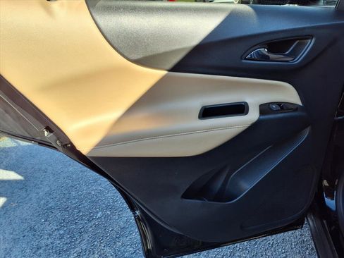 Used 2023 Chevrolet Equinox Premier image 7