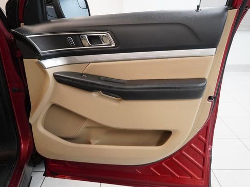 Used 2016 Ford Explorer XLT w/ Equipment Group 202A image 32