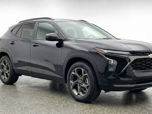 Used 2025 Chevrolet Trax LT w/ LT Convenience Package image 1