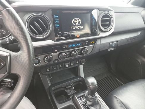 Used 2019 Toyota Tacoma TRD Off-Road AWD/4WD image 19