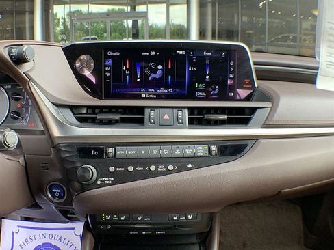 Used 2019 Lexus ES 300h w/ Premium Package FWD image 19