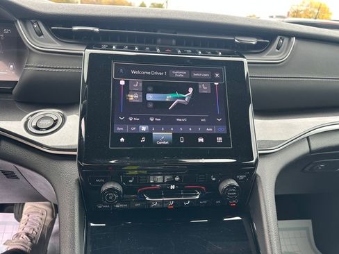 Used 2023 Jeep Grand Cherokee Altitude image 22