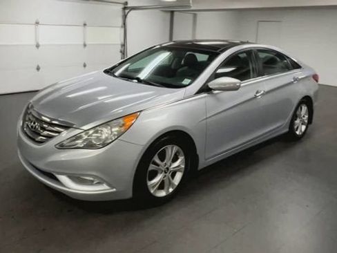 Used 2013 Hyundai Sonata Limited w/ Premium Pkg FWD image 4