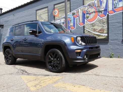 Used 2022 Jeep Renegade Altitude w/ Convenience Group AWD/4WD image 27
