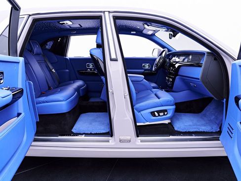 Used 2024 Rolls-Royce Phantom Sedan w/ The Phantom Package RWD image 39