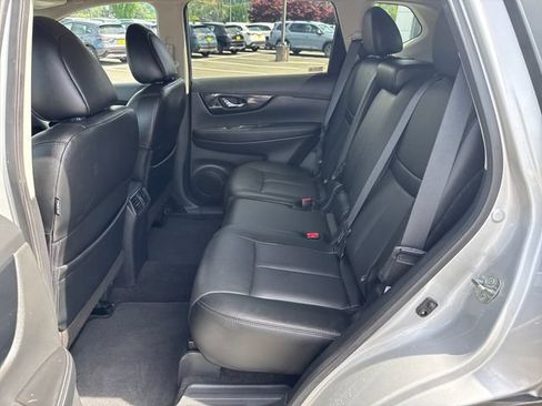 Used 2019 Nissan Rogue SL w/ Premium Package AWD/4WD image 14