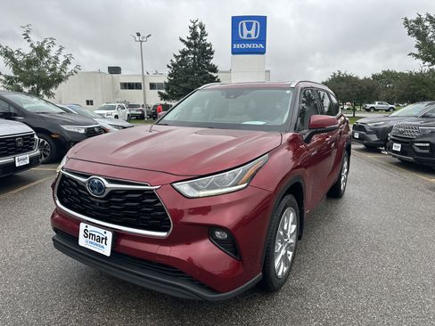 Used 2021 Toyota Highlander Limited AWD/4WD image 1