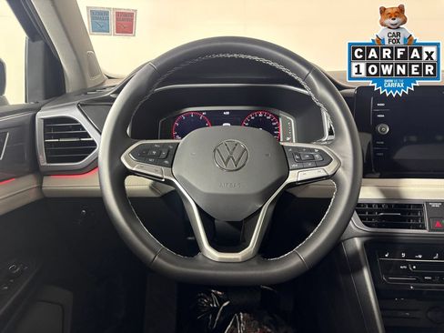 Used 2026 Volkswagen Taos SEL AWD/4WD image 16