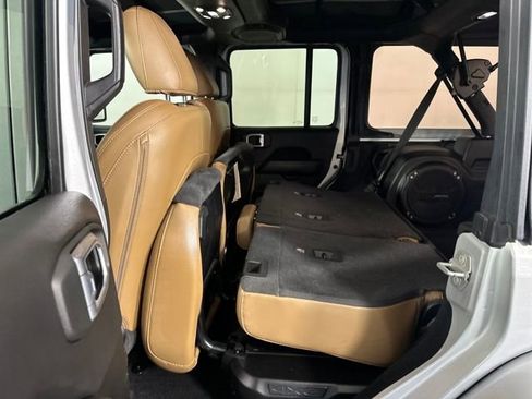 Used 2022 Jeep Wrangler Unlimited Sahara image 25