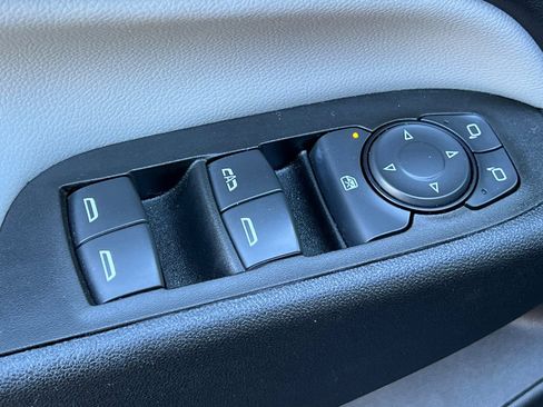 Used 2022 Chevrolet Equinox LS w/ LS Convenience Package image 14