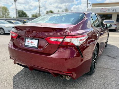 Used 2018 Toyota Camry SE w/ Convenience Package FWD image 5