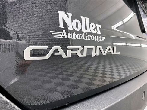 Used 2025 Kia Carnival image 8