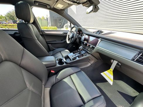 Certified 2026 Porsche Macan AWD/4WD image 39