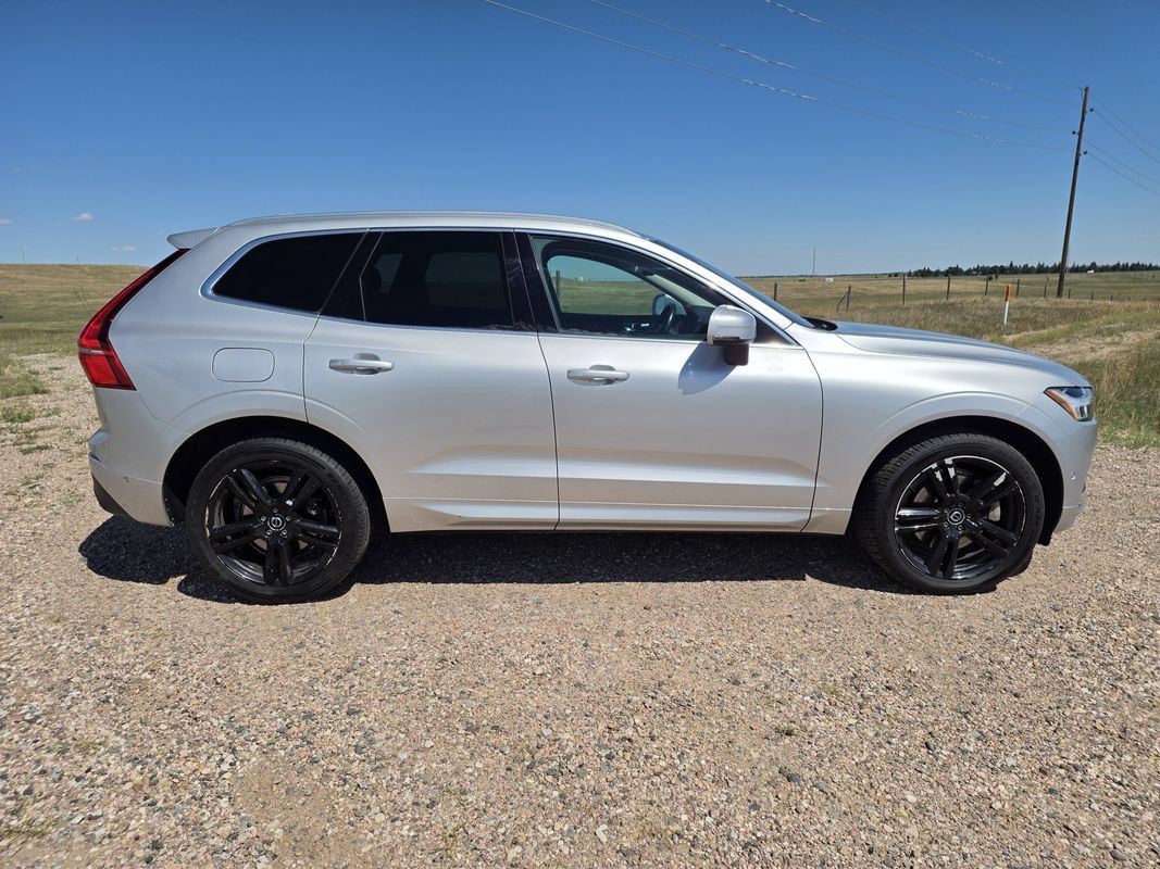 Used 2019 Volvo XC60 T6 Momentum w/ Multimedia Package AWD/4WD image 6