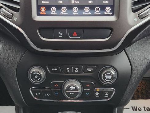 Used 2019 Jeep Cherokee Trailhawk w/ Comfort/Convenience Group image 29