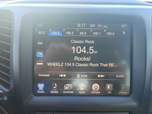 Used 2018 Jeep Cherokee Limited image 16