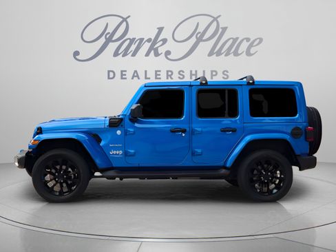 Used 2022 Jeep Wrangler Unlimited Sahara w/ Cold Weather Group AWD/4WD image 2