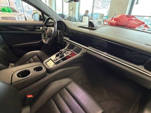 Used 2019 Porsche Panamera 4 image 49