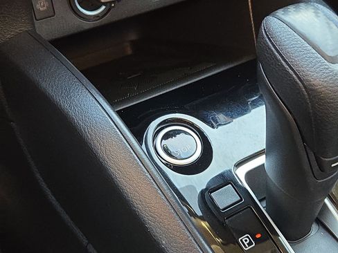 Used 2025 Nissan Versa SV w/ Trunk Package image 20