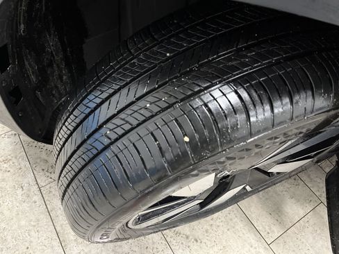 Used 2024 Volkswagen Atlas Cross Sport SE image 36