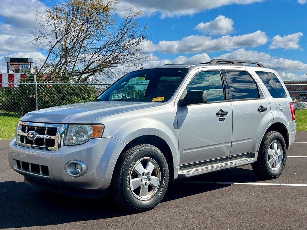 Used 2010 Ford Escape XLT AWD/4WD image 2