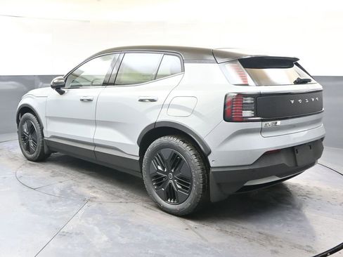 New 2026 Volvo EX30 Cross Country Ultra image 3