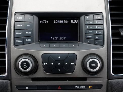 Used 2013 Ford Taurus SEL FWD image 28