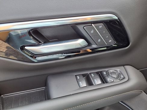 New 2026 Chevrolet Suburban Premier image 7