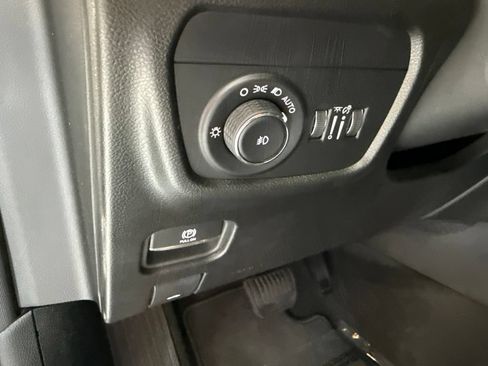 Used 2023 Jeep Grand Cherokee Limited w/ Luxury Tech Group II AWD/4WD image 22