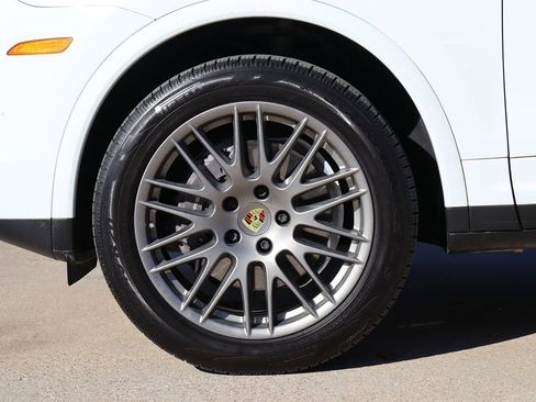 Used 2018 Porsche Cayenne Platinum Edition image 60