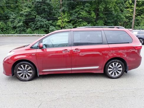 Certified 2020 Toyota Sienna XLE AWD/4WD image 6